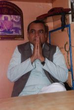 Paresh Rawal sells Ganesh idols for the promotion of his film Oh My God on 7th Sept 2012 (6).JPG